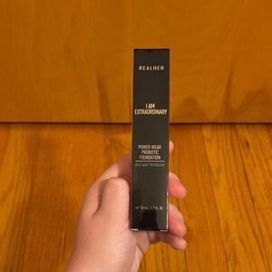 RealHer I Am Extraordinary Foundation Shade Porcelain